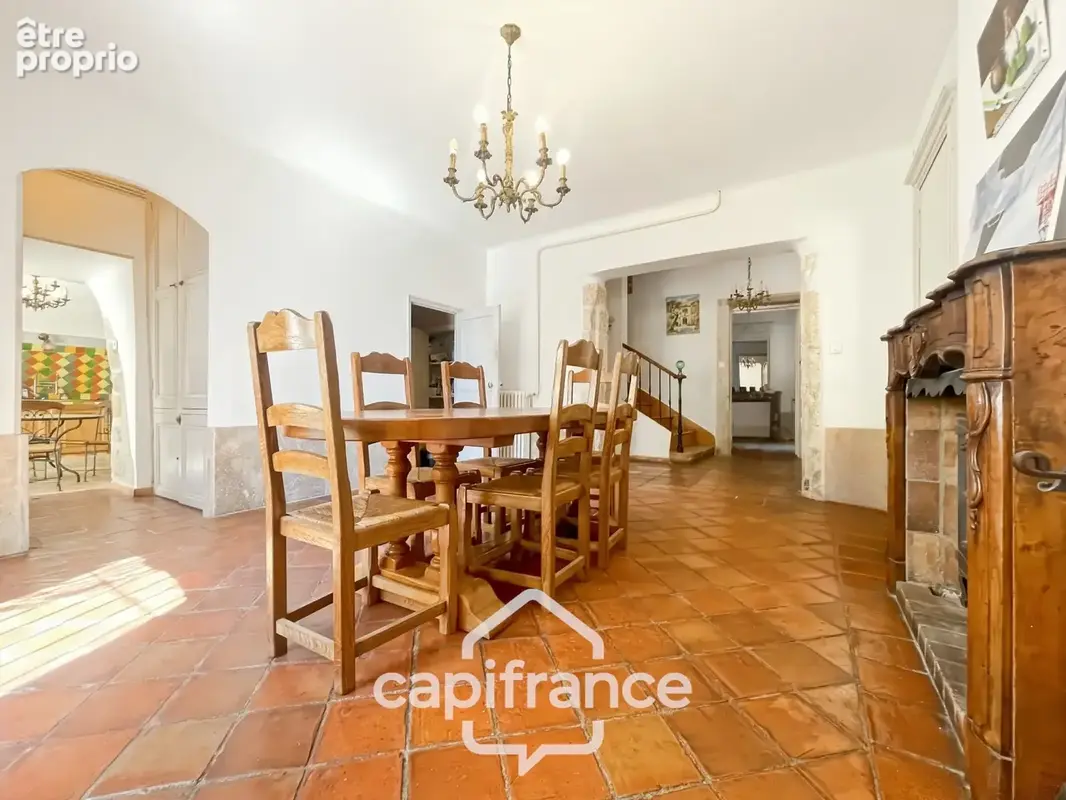ne demeure de caractère au cœur de la Provence: 242 m2 de superficie habitable , une TERRASSE PANORAMIQUE. Distribution sur 3 ni - photo 9