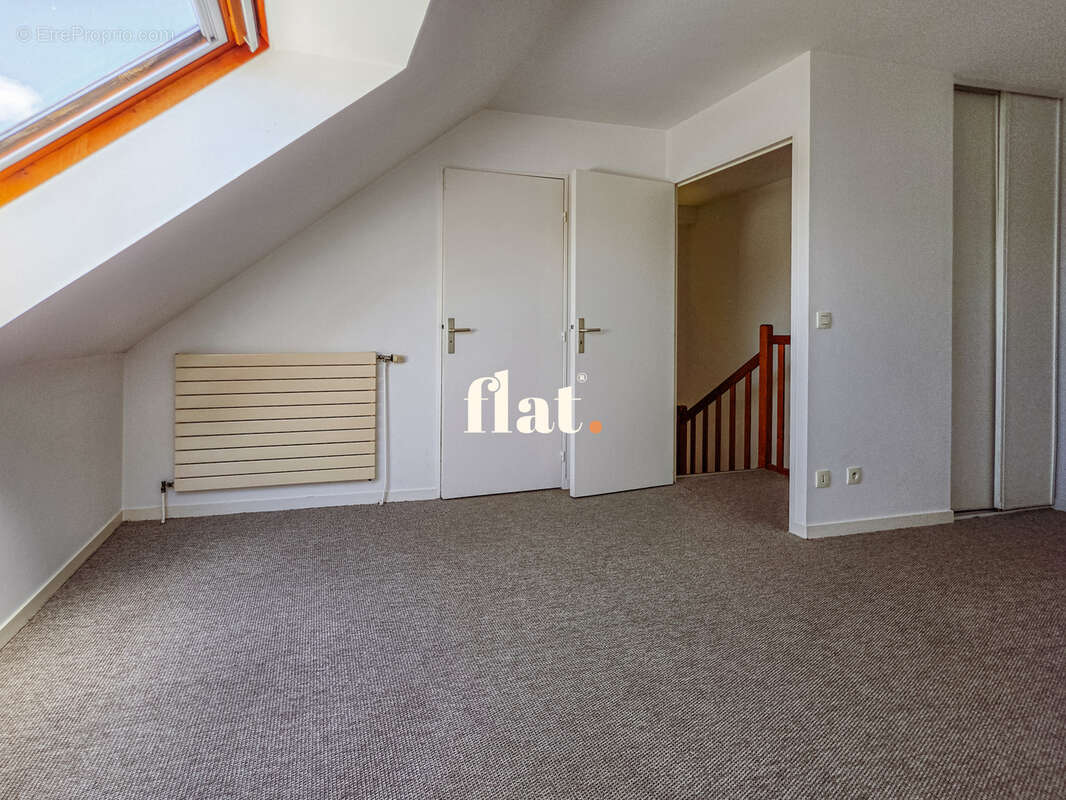 Duplex T2  54 m2/ 5e et dernier étage / Quai Magellan - photo 4