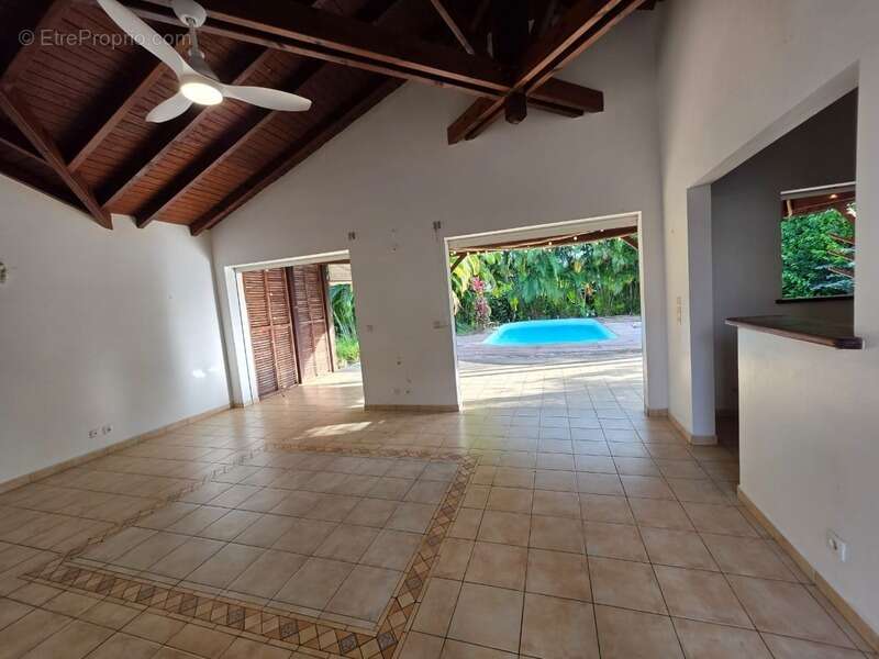 Maison à PETIT-BOURG