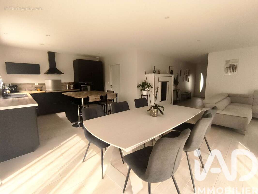 Photo 8 - Maison à POIROUX