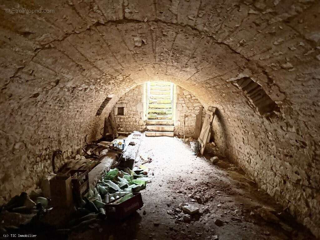 Aile de Vieux Logis du XVI? Siècle à Rénover, Proche de Ruffec - photo 31