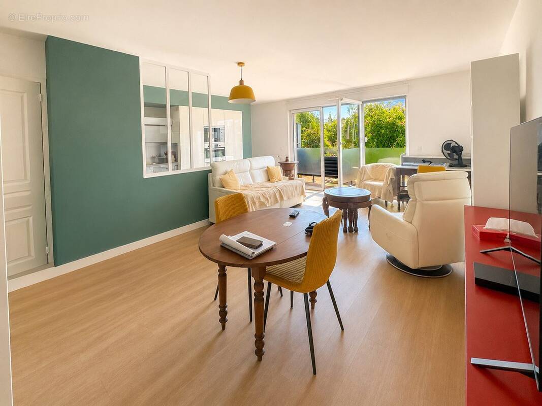 Appartement à COULAINES
