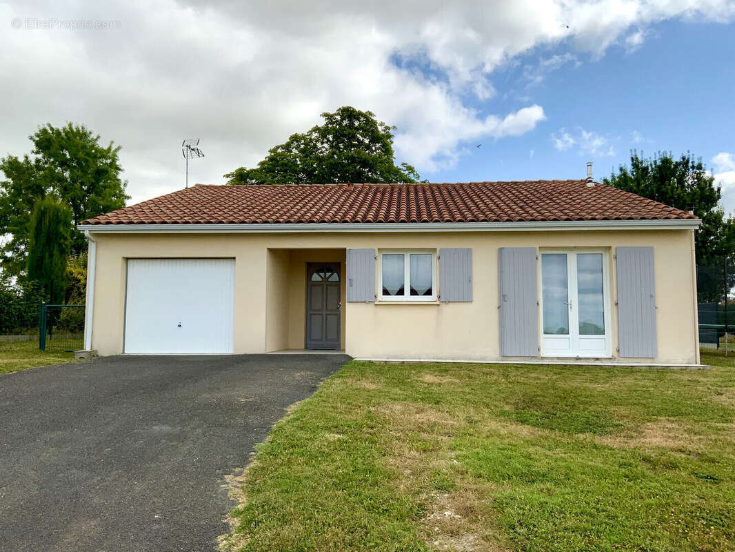 Maison à JARNAC-CHAMPAGNE