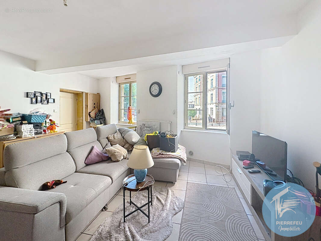 Tarare centre - immeuble de rapport r+2 de 277 m2 - vendu entierement loue - photo 4