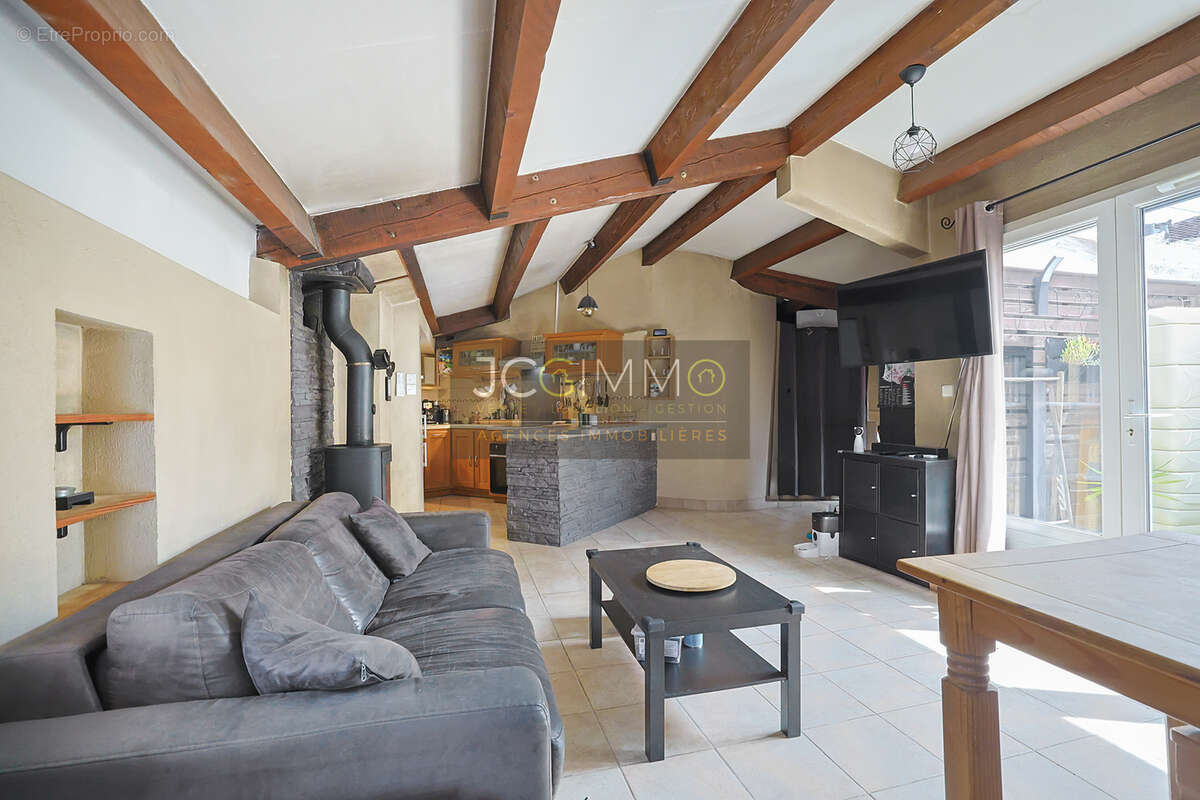 Appartement à CUERS