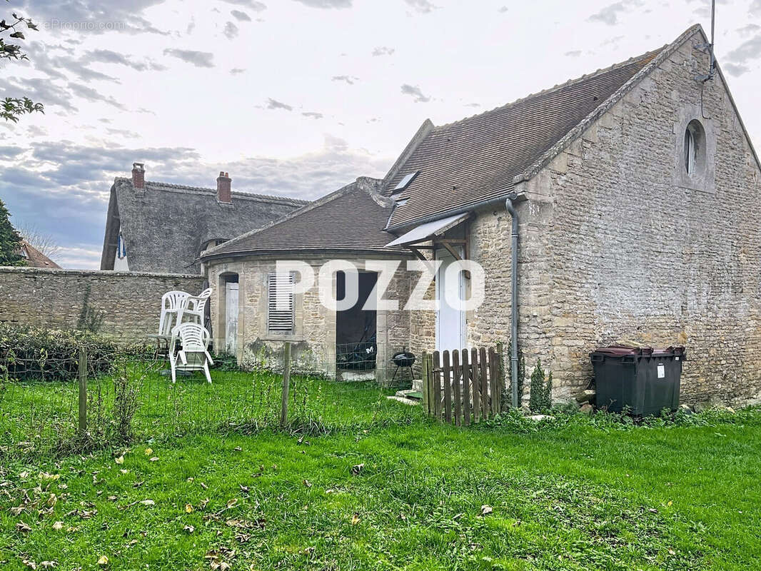 A Vendre Maison individuelle en pierre à Bernières sur  Mer (14990) - photo 4