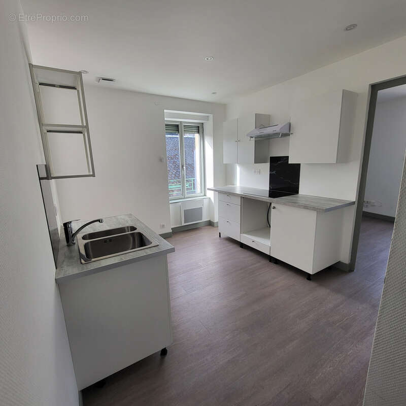 Appartement à RIOM-ES-MONTAGNES