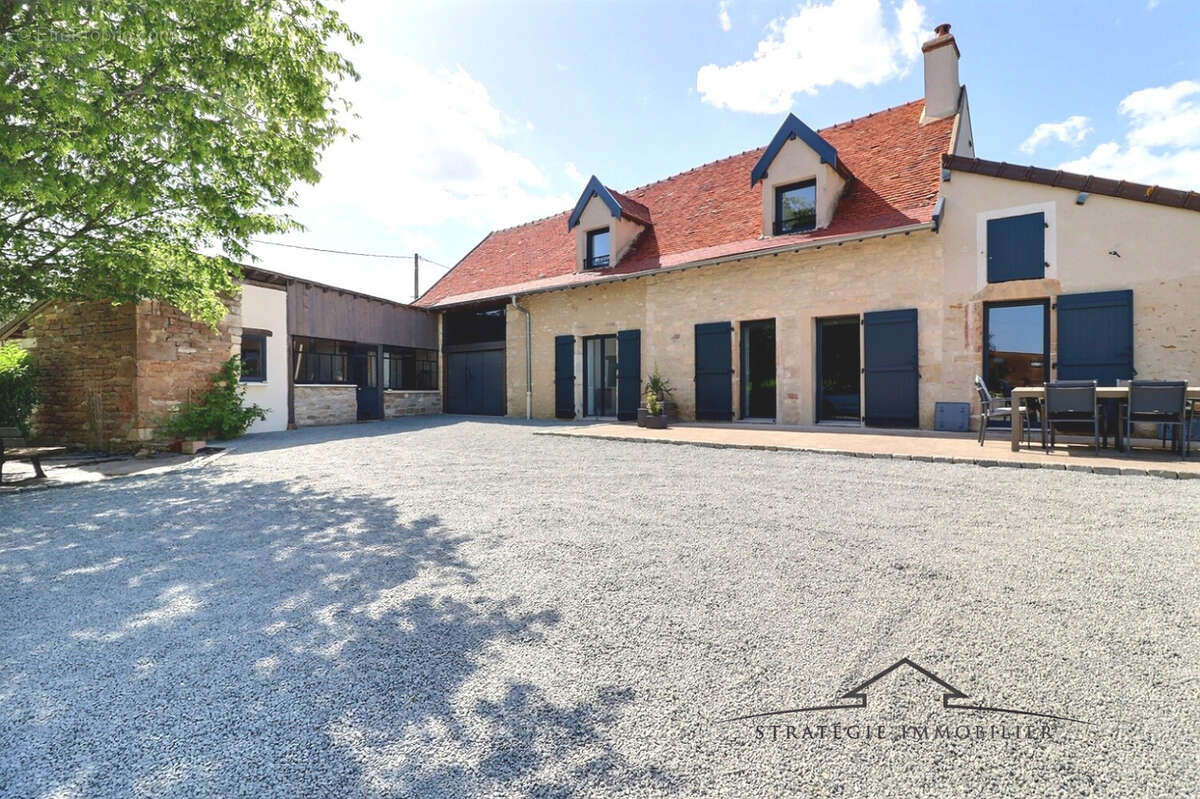 Maison à MESSEY-SUR-GROSNE