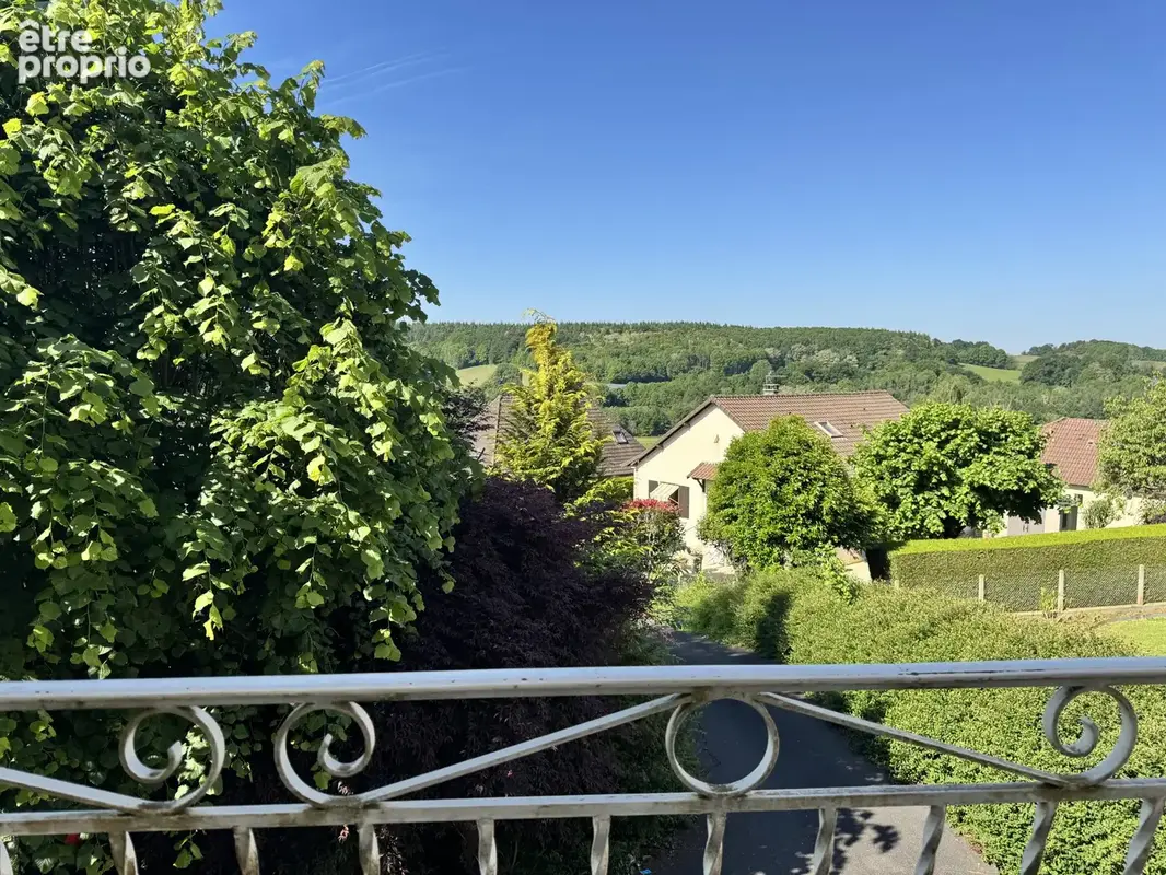 Maison lumineuse aux beaux volumes   Jardin, terrasse et fort potentiel d’aménagement - photo 6