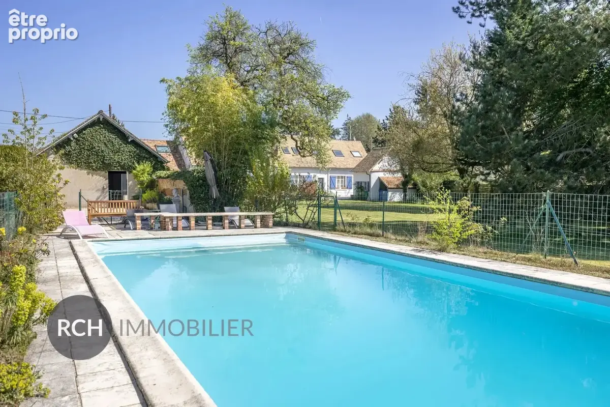 Secteur Gambais - Authentique longère sur un beau parc arboré avec dépendances et piscine - photo 6