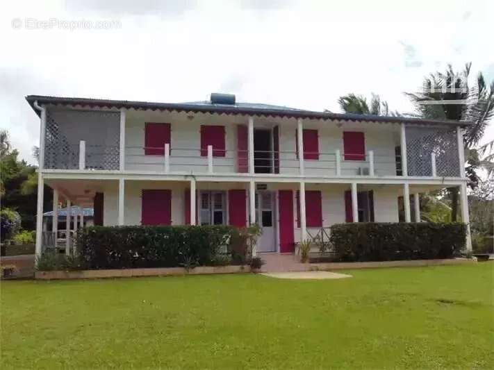 A vendre propriete deux batiments 8 pieces 304,26m² terrain 6595m² - photo 5