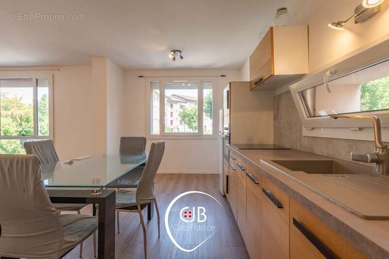 Appartement à vendre 2 pièces CRAN GEVRIER (74) - photo 2