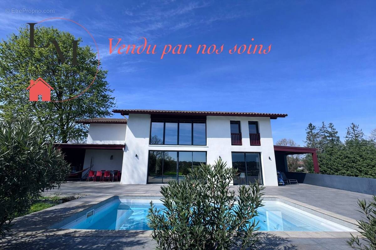Maison à AMENDEUIX-ONEIX