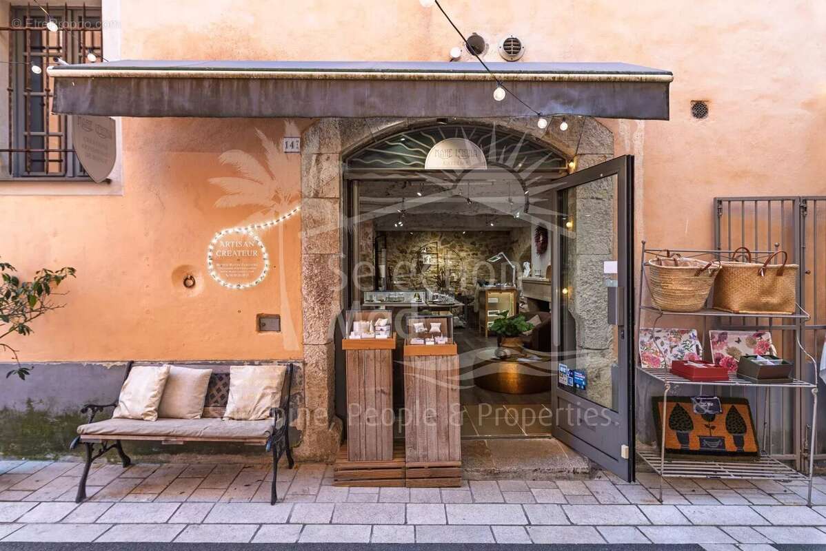 Commerce à VALBONNE