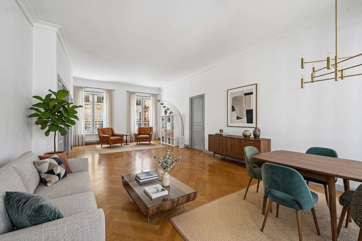 Appartement à PARIS-7E