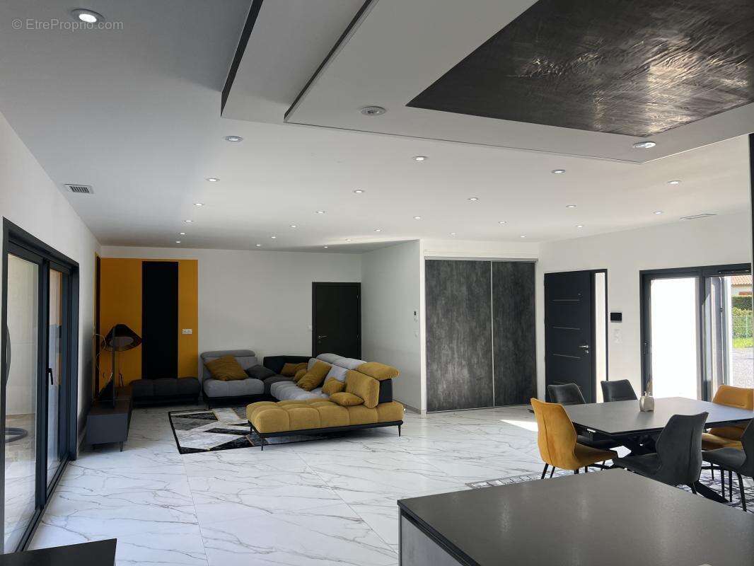 Maison à CASTELSARRASIN