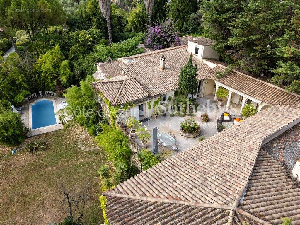 Villa florentine de plain-pied avec maison d’invités et piscine à Grasse Saint-François - photo 2