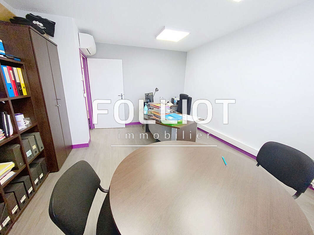 Commerce à FOUGERES