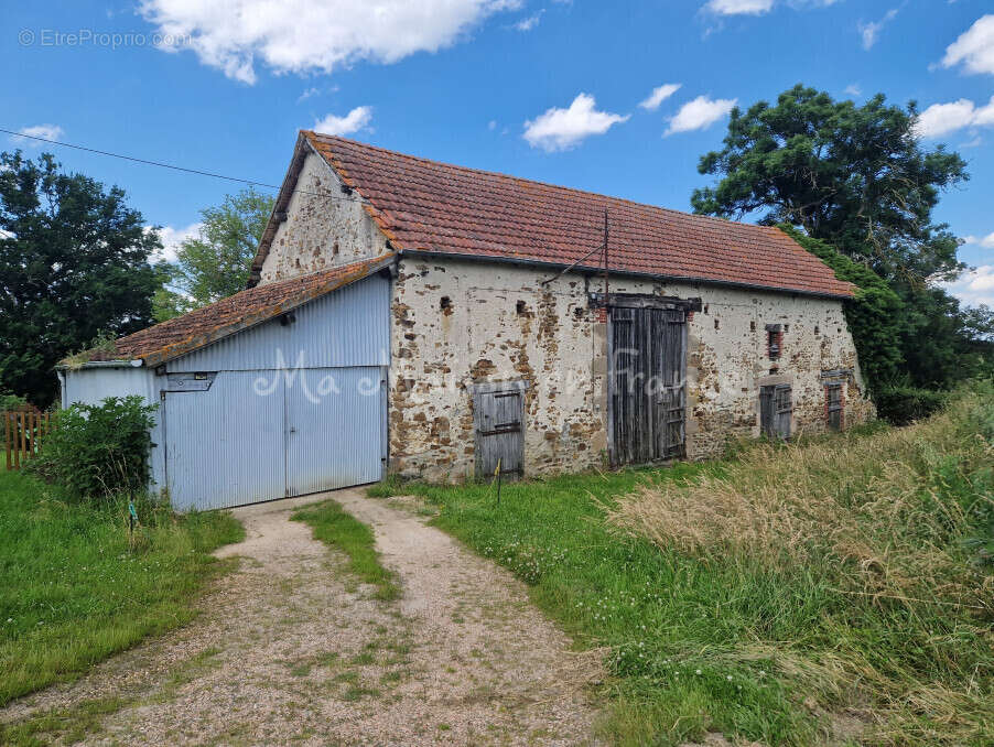 Maison à BELLENAVES