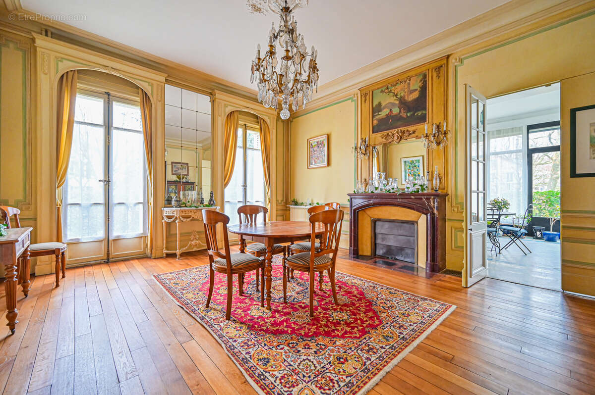 Maison à SAINT-MAUR-DES-FOSSES