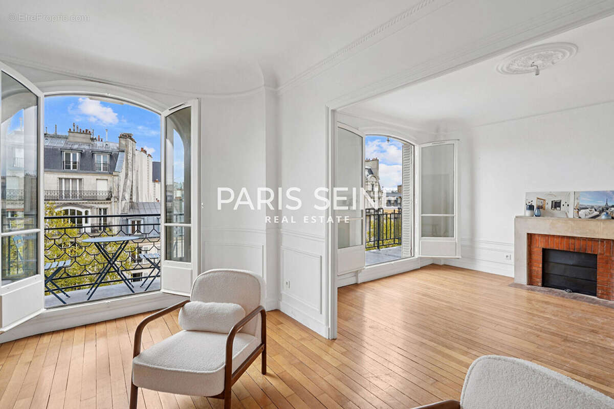 Appartement à PARIS-7E