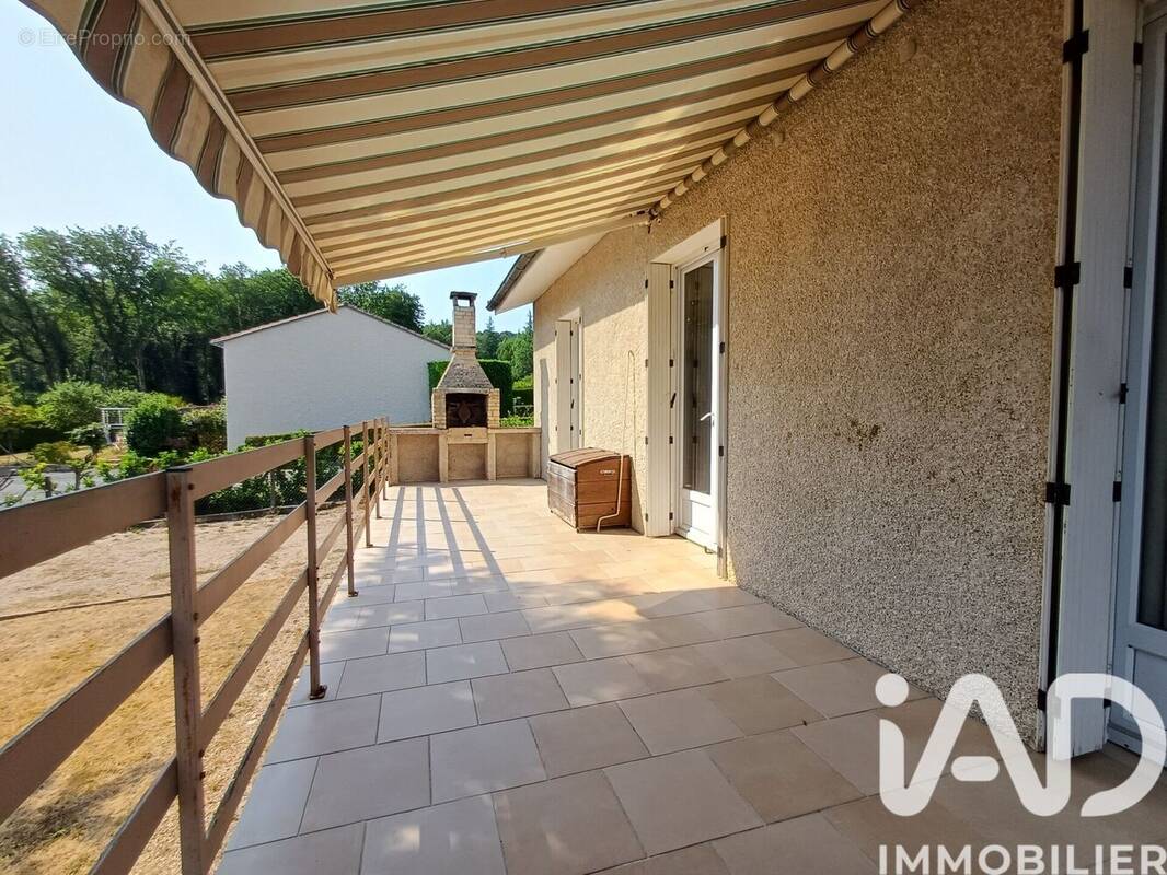 Photo 1 - Maison à MILHAC-D'AUBEROCHE