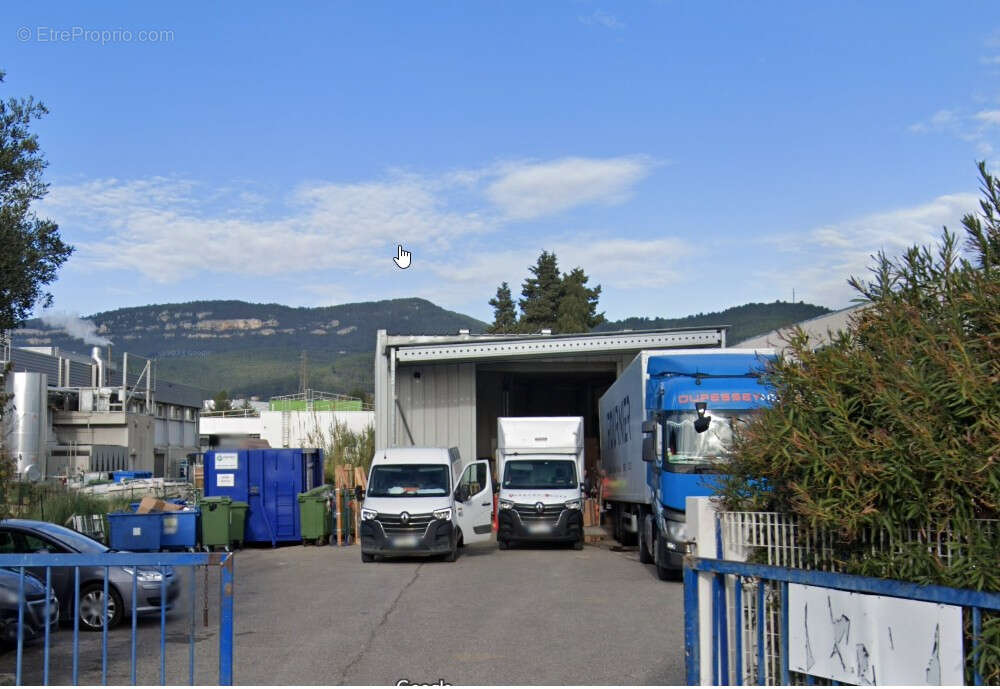 A vendre la Farlède local d'activité de 1900 m2 sur 2250 m2 de terrain - photo 2