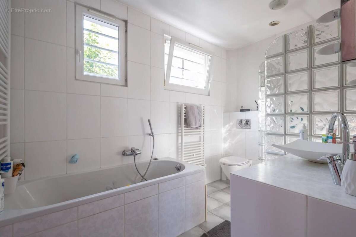 Maison d'architecte 5 pièces de 150 m² sur 425 m² de terrain - photo 8