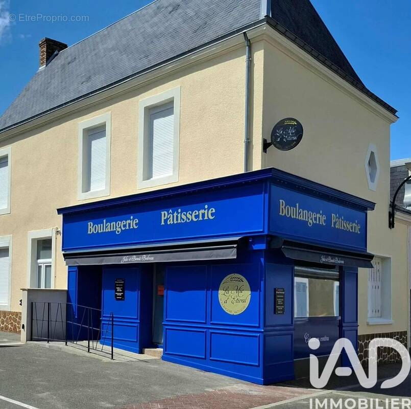 Photo 1 - Commerce à ETIVAL-LES-LE-MANS