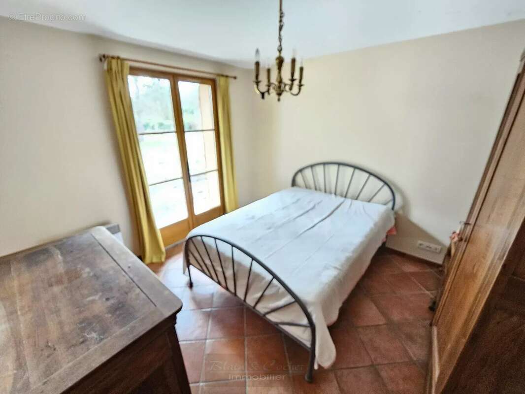 Maison à CHEVILLON-SUR-HUILLARD