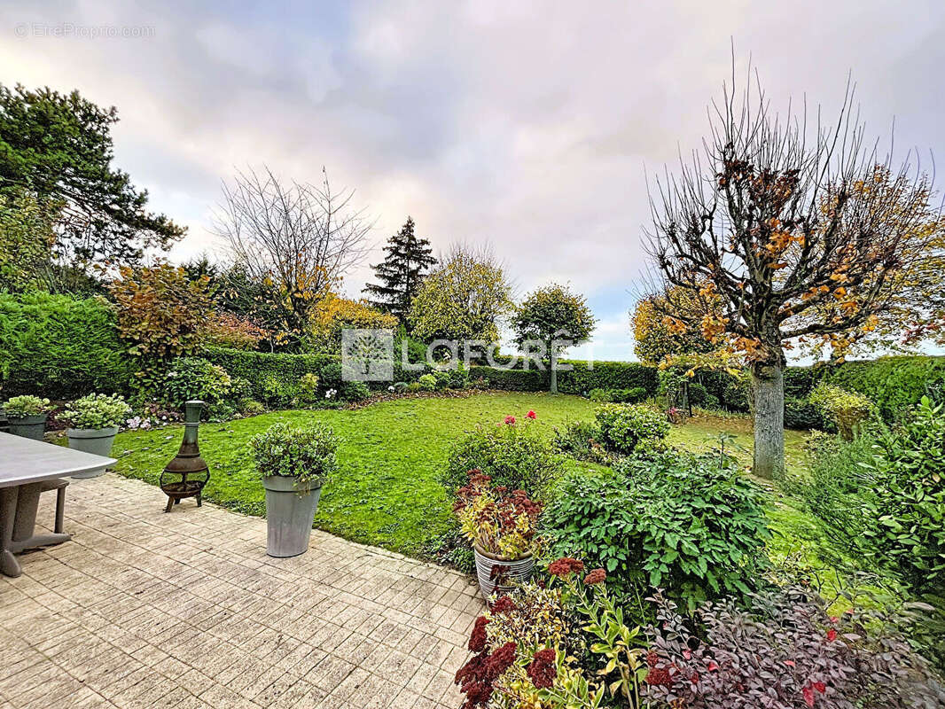 Maison à MORAINVILLIERS