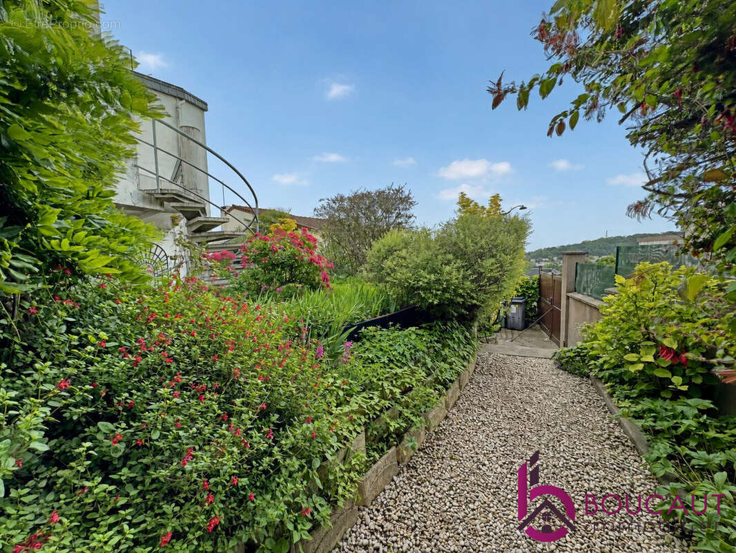 Maison 202 m² à Le Plessis-Robinson  - photo 5