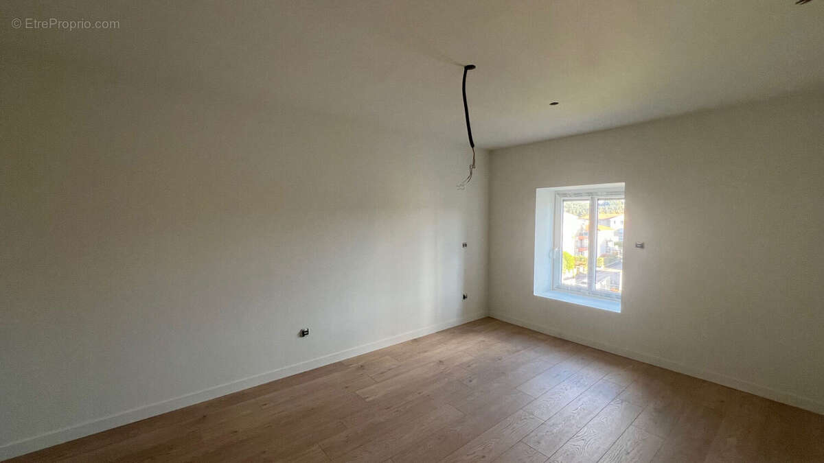Appartement à SAINT-JUST-MALMONT