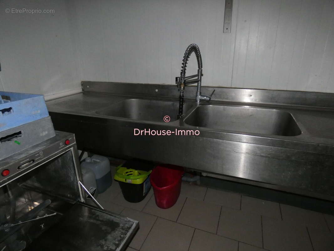 Commerce à LA BREE-LES-BAINS