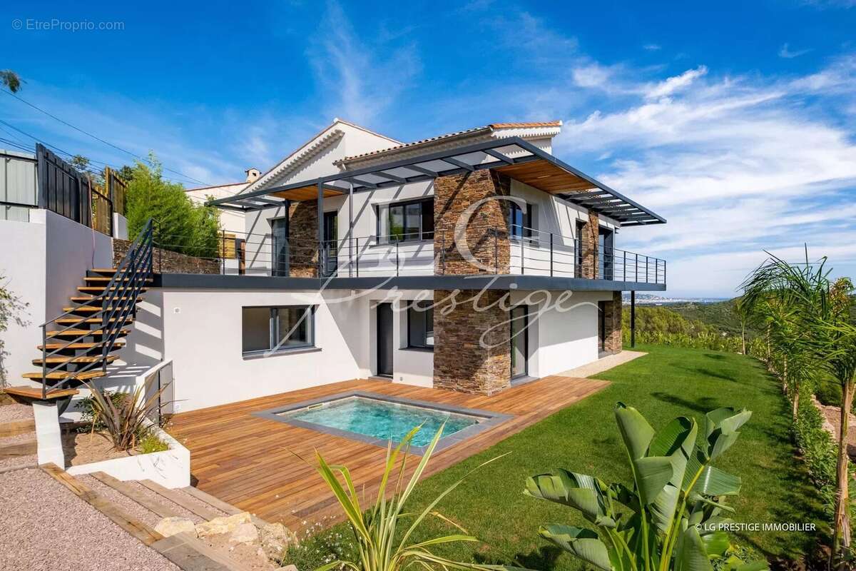 Maison à LES ADRETS-DE-L&#039;ESTEREL