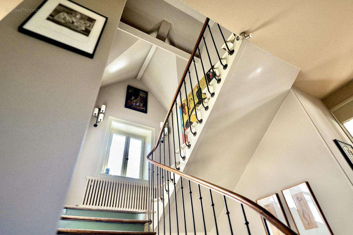 Maison 370 m² à Besancon  - photo 9