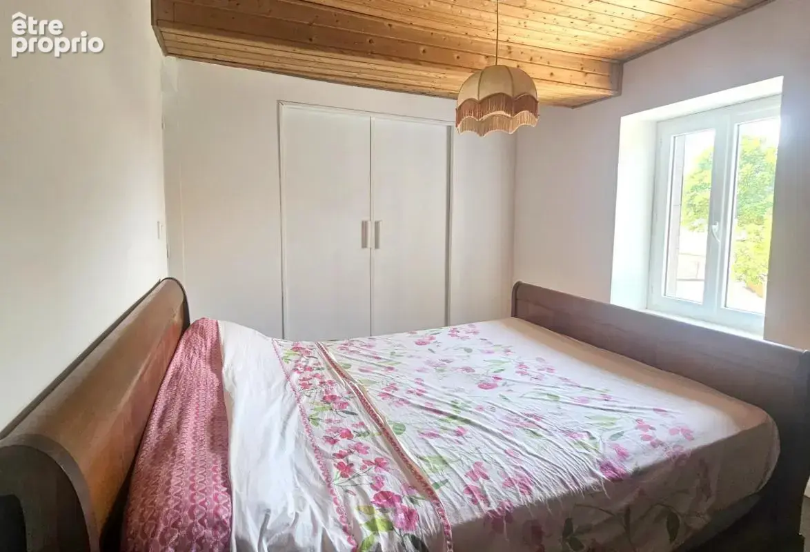En exclusivité, à moins de 10 minutes de Riom et 20 minutes de Clermont-Ferrand. A 200 mètres de l'école du village et des trans - photo 7