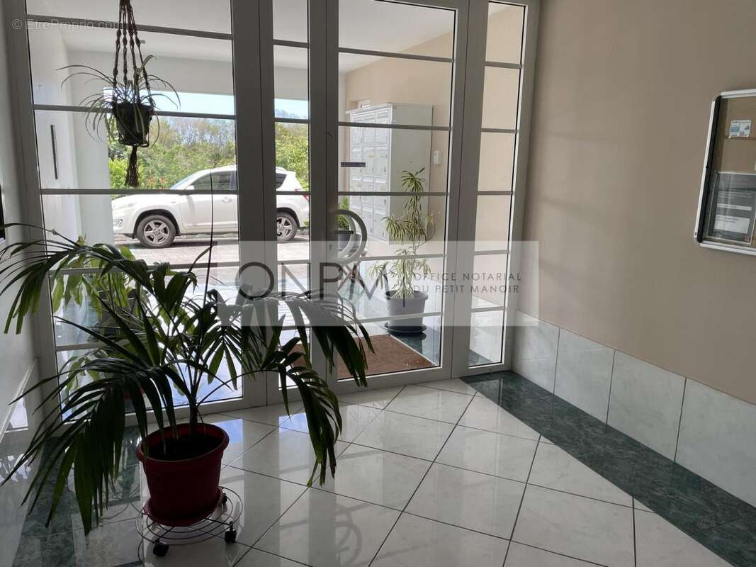 Appartement 76 m² à Fort-De-France  - photo 3