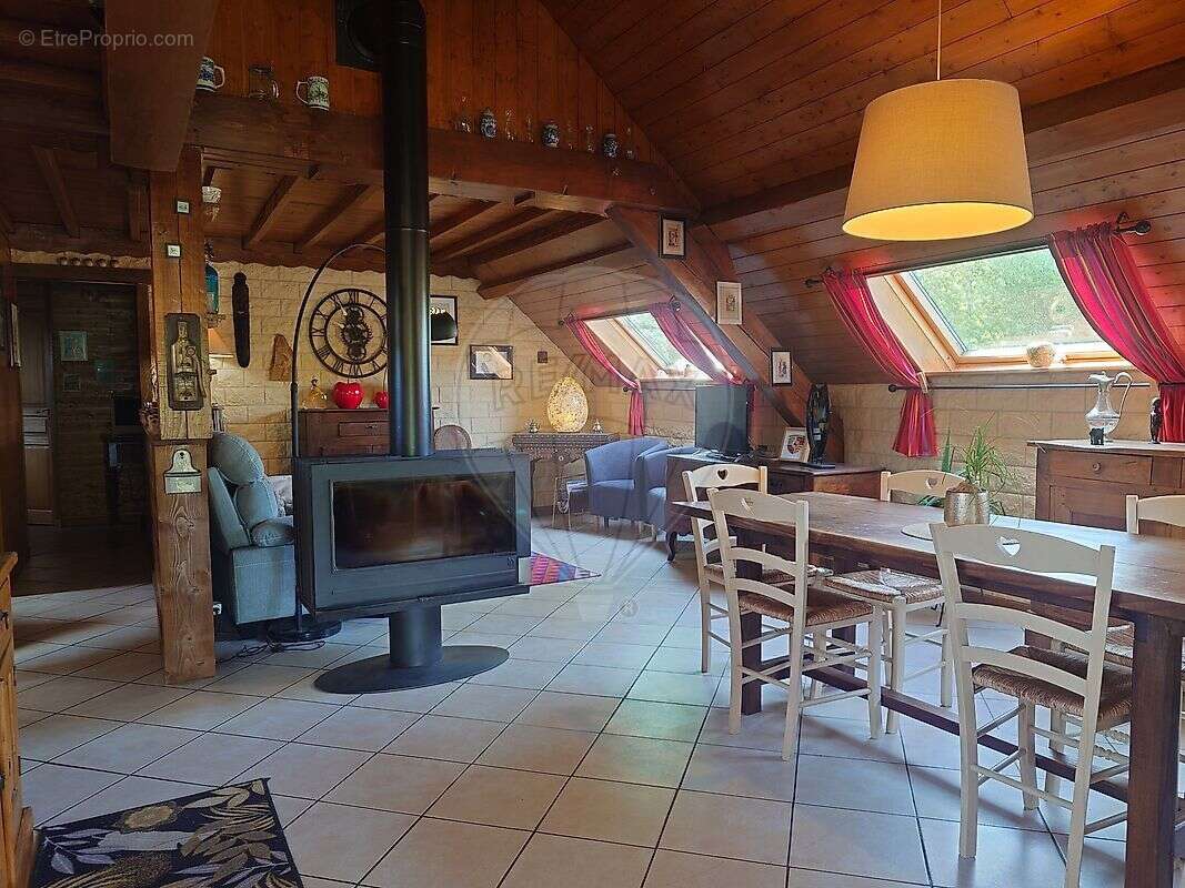Maison à SAINT-LEGER-SOUS-BEUVRAY