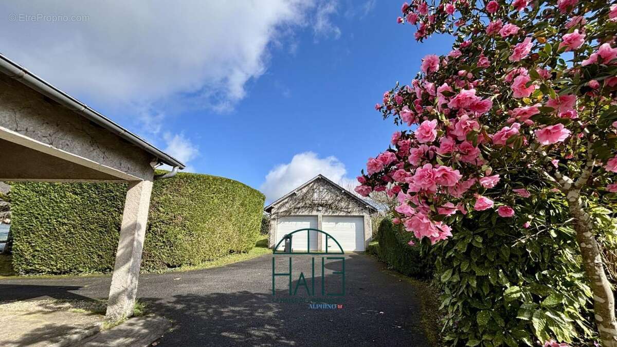 Maison à ARNAC-POMPADOUR