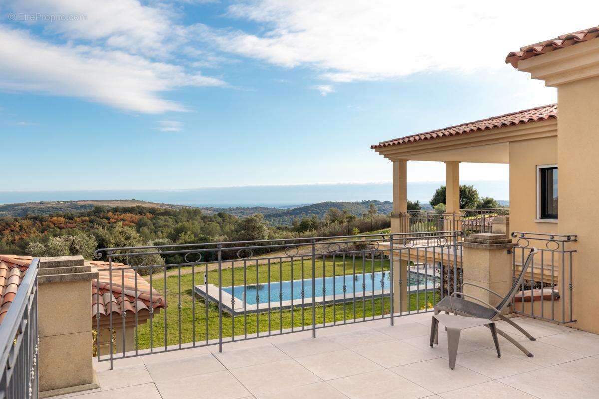 Maison à ROQUEFORT-LES-PINS