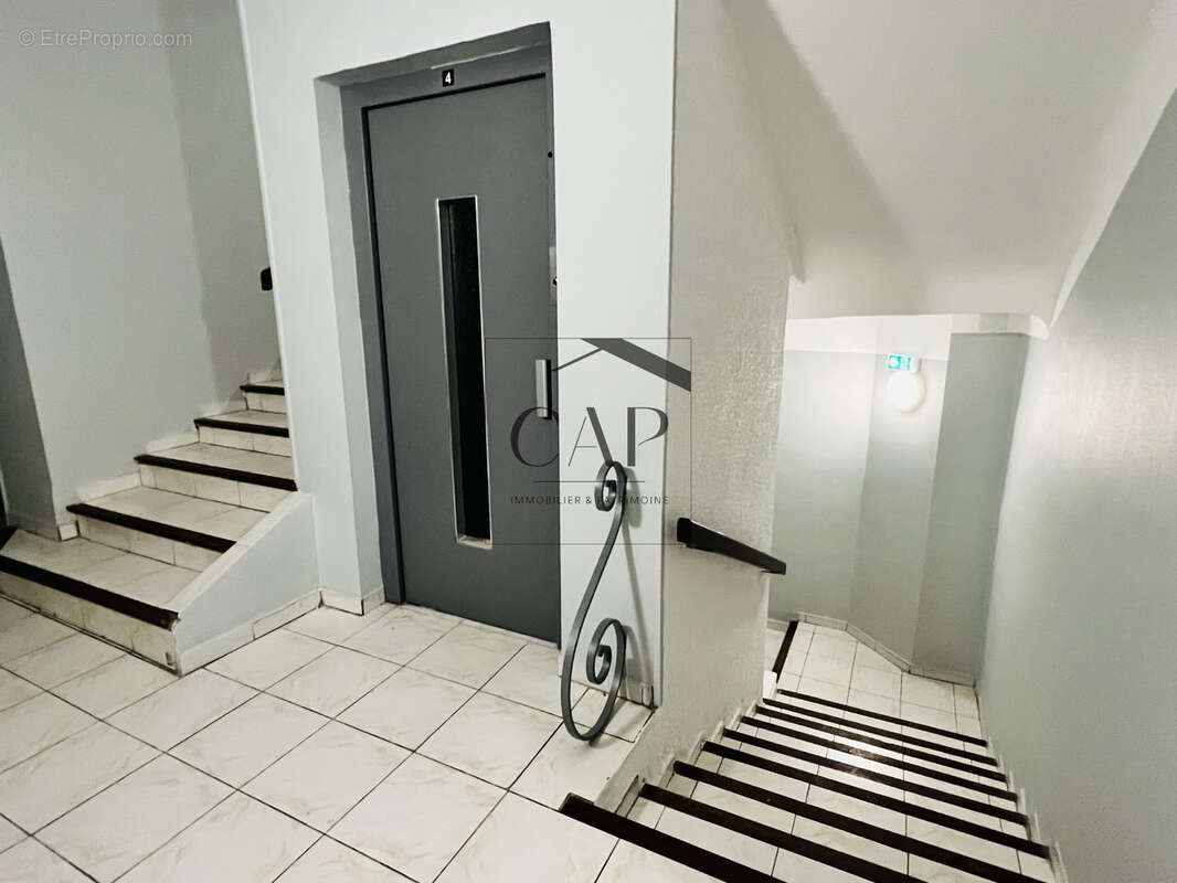 Appartement à MARSEILLE-1E
