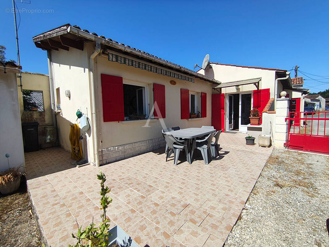 Maison à SOULIGNONNE