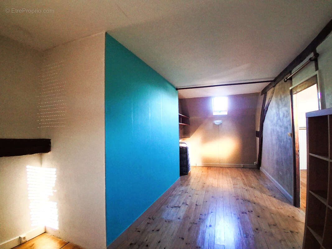 Appartement T3 avec cour privée - Quartier prisé 'En Berry' - photo 7