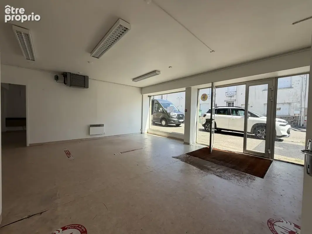 AIZENAY plein centre-ville, local commercial + appartement loué - photo 7