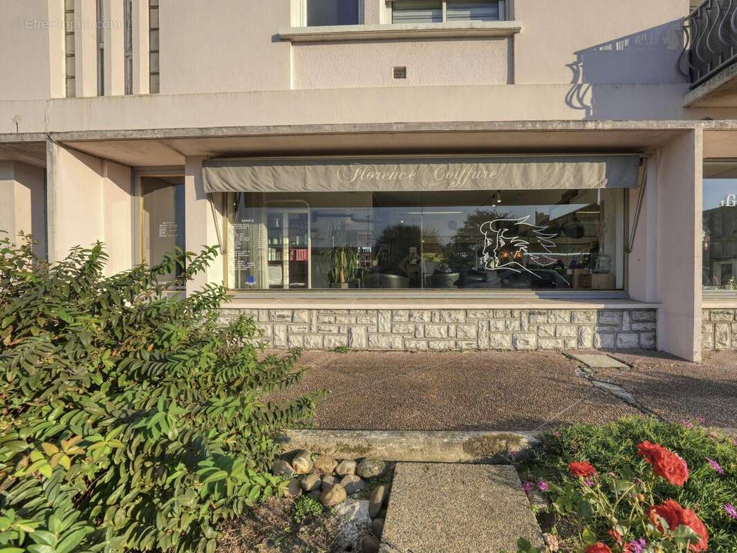 Photo 9 - Commerce à DAX