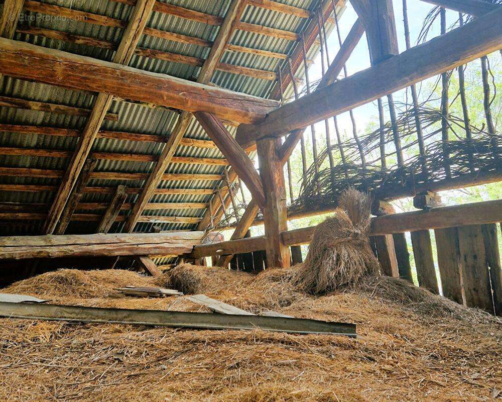 Grange  160 m2 - photo 4