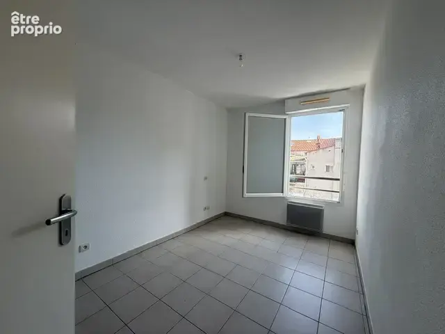 T3 60 m2 avec terrasse, garage et parking - photo 4