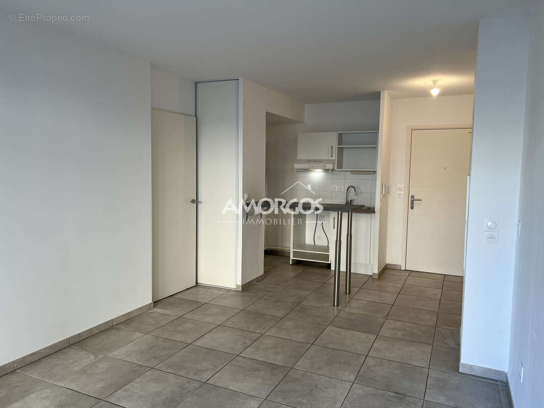 Joli T2 récent avec terrasse et stationnement - photo 4