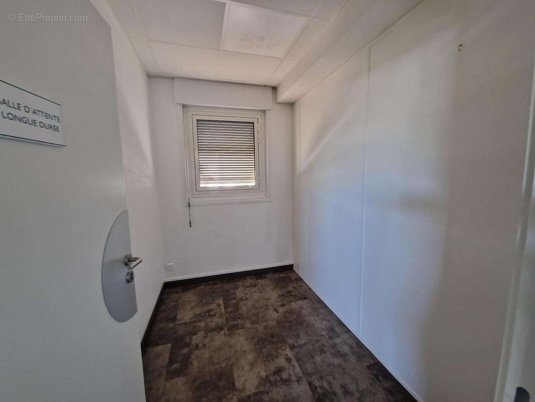   - Commerce à GIVORS